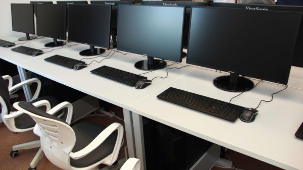 &laquo;Театральное Прихоперье&raquo;: губернатор Радаев погрузился в виртуальную реальность, а народный артист Миронов &laquo;пожаловался&raquo; на название фестиваля
