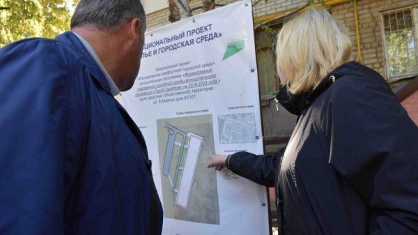 Благоустройство дворов. Саратовцы пожаловались на рабочих, спиливших два десятка деревьев
Благоустройство дворов. Саратовцы пожаловались на рабочих, спиливших два десятка деревьев