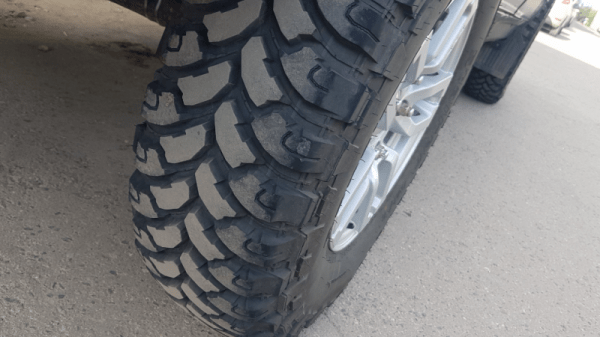 В Солнечном пенсионер-нарушитель врезался в иномарку. Есть пострадавшие
