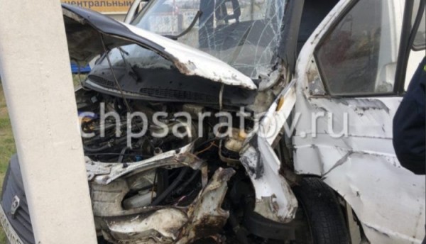 
На Вольском тракте водитель &laquo;Газели&raquo; протаранил столб