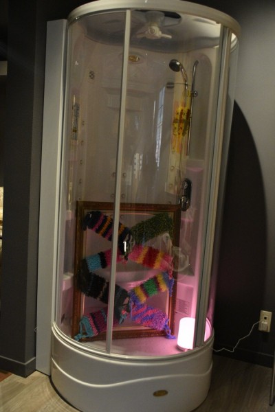 &laquo;Потри мне спину русским авангардом&raquo;: РОСИЗО организовал художественную выставку о дизайне в салоне элитной мебели