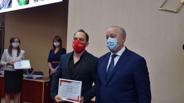 В Саратове назвали экспортеров года. Губернатор наградил бизнесменов
В Саратове назвали экспортеров года. Губернатор наградил бизнесменов