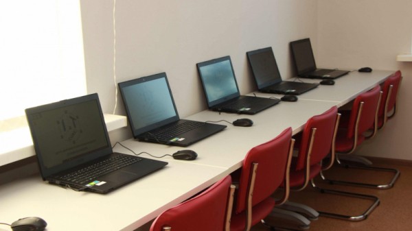 &laquo;Театральное Прихоперье&raquo;: губернатор Радаев погрузился в виртуальную реальность, а народный артист Миронов &laquo;пожаловался&raquo; на название фестиваля
