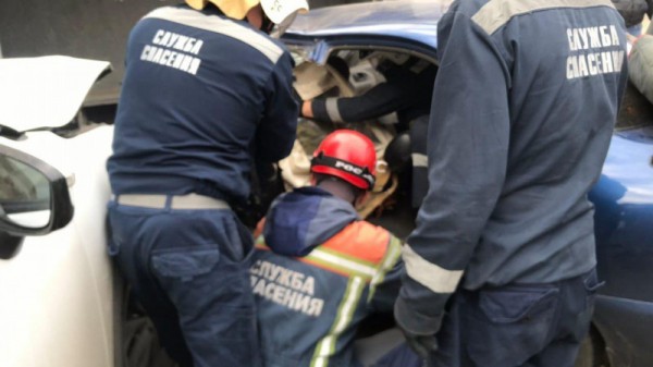 Авария в Ленинском районе: спасатели вытащили из покореженной иномарки двух взрослых и 8-летнего ребенка (видео)
Авария в Ленинском районе: спасатели вытащили из покореженной иномарки двух взрослых и 8-летнего ребенка (видео)