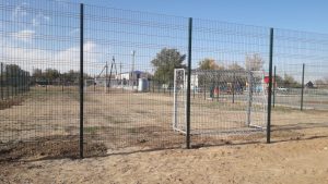 
В Александровом Гае установили спортивную площадку для мини-футбола