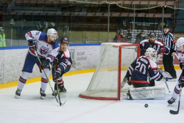 Качели в пользу гостей