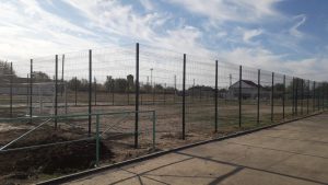 
В Александровом Гае установили спортивную площадку для мини-футбола