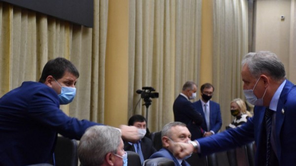 Саратовские чиновники планируют набрать кредитов и раздать нуждающимся 23 миллиарда рублей
Саратовские чиновники планируют набрать кредитов и раздать нуждающимся 23 миллиарда рублей