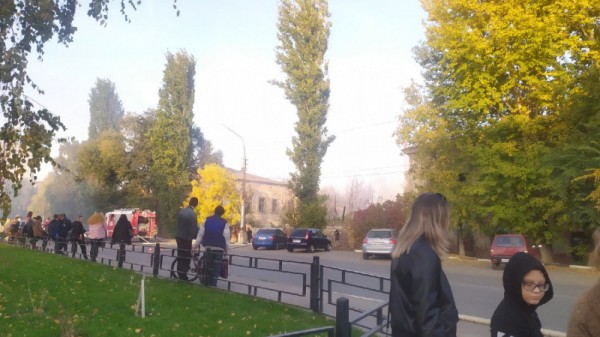 В Энгельсе из-за мусора загорелся дом (видео)
