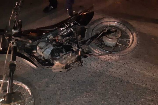 Подросток на мопеде столкнулся с двумя автомобилями и попал в больницу