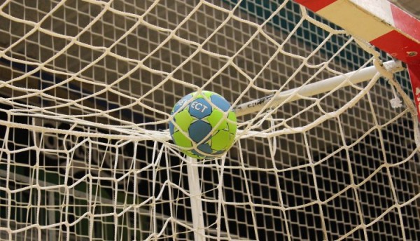 
Гандбольный клуб СГАУ-Саратов борется за место в Суперлиге