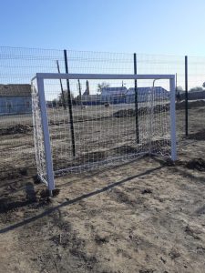 
В Александровом Гае установили спортивную площадку для мини-футбола