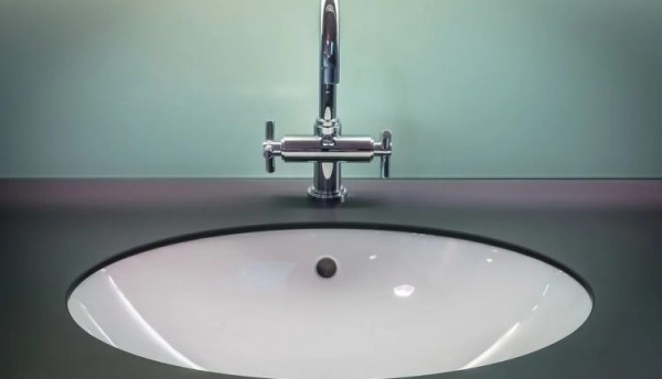 В Кировском районе до полуночи отключили холодную воду
В Кировском районе до полуночи отключили холодную воду