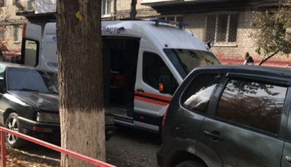 Две девочки выпали из окна 4-го этажа по Ново-Астраханскому шоссе
Две девочки выпали из окна 4-го этажа по Ново-Астраханскому шоссе