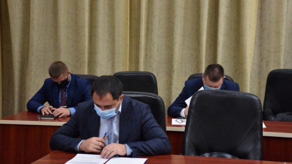 Саратовские чиновники планируют набрать кредитов и раздать нуждающимся 23 миллиарда рублей
Саратовские чиновники планируют набрать кредитов и раздать нуждающимся 23 миллиарда рублей