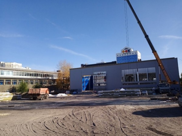 Бадминтонный комплекс: Валерий Радаев потребовал немедленно приступить к работаем по благоустройству территории 