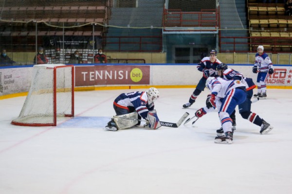 Качели в пользу гостей