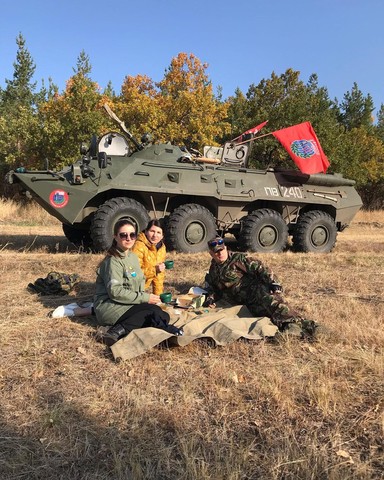 &laquo;Продукт будем бомбический&raquo;: председатель комитета по туризму после поездки на БТР пролетела над Саратовом на гидроплане