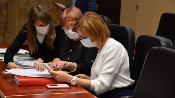 Саратовские чиновники планируют набрать кредитов и раздать нуждающимся 23 миллиарда рублей
Саратовские чиновники планируют набрать кредитов и раздать нуждающимся 23 миллиарда рублей