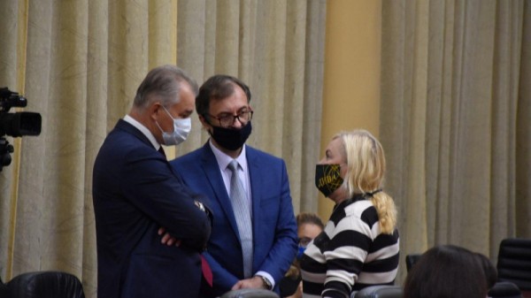 Саратовские чиновники планируют набрать кредитов и раздать нуждающимся 23 миллиарда рублей
Саратовские чиновники планируют набрать кредитов и раздать нуждающимся 23 миллиарда рублей