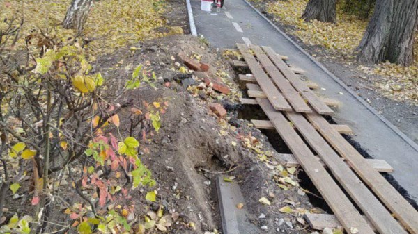 Саратовчанка пожаловалась на велодорожку в сквере борцов революции 1905 года, в которой &laquo;закопаны деньги&raquo; горожан
