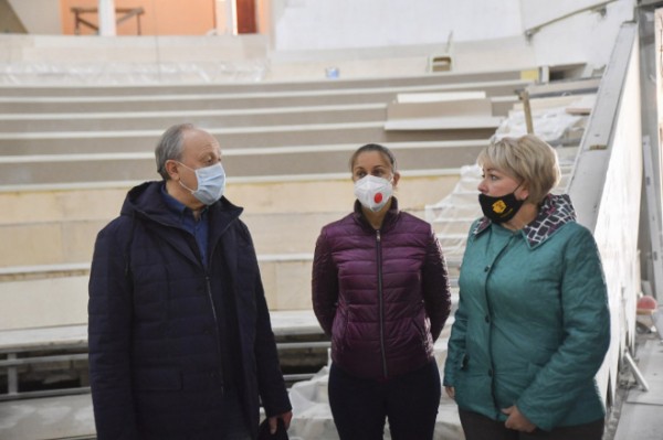 Глава региона проверил, как идет реконструкциия оперного театра и цирка