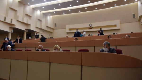 Два депутата отказались от мандатов Саратовской областной думы
