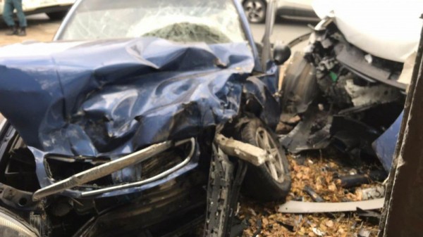 Авария в Ленинском районе: спасатели вытащили из покореженной иномарки двух взрослых и 8-летнего ребенка (видео)
Авария в Ленинском районе: спасатели вытащили из покореженной иномарки двух взрослых и 8-летнего ребенка (видео)