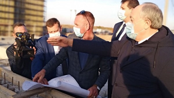 Названа дата пуска тепла на стройплощадке Дворца водных видов спорта. Строители опять опаздывают по срокам
Названа дата пуска тепла на стройплощадке Дворца водных видов спорта. Строители опять опаздывают по срокам