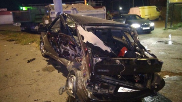 У Строительного рынка столкнулись Mercedes и "четырнадцатая". Три человека в больнице
