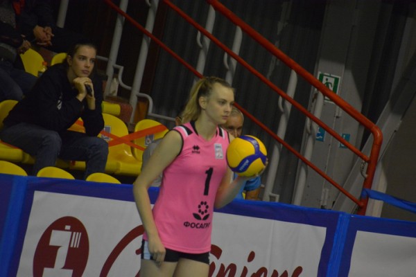 &laquo;Протон&raquo; дома в напряженном матче проиграл действующим чемпионкам России