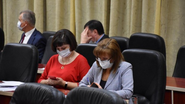 Саратовские чиновники планируют набрать кредитов и раздать нуждающимся 23 миллиарда рублей
Саратовские чиновники планируют набрать кредитов и раздать нуждающимся 23 миллиарда рублей