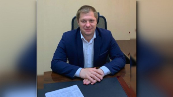 Дорожный комитет Саратова возглавит кандидат юридических наук с двумя высшими образованиями
Дорожный комитет Саратова возглавит кандидат юридических наук с двумя высшими образованиями