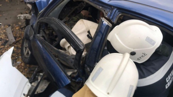 Авария в Ленинском районе: спасатели вытащили из покореженной иномарки двух взрослых и 8-летнего ребенка (видео)
Авария в Ленинском районе: спасатели вытащили из покореженной иномарки двух взрослых и 8-летнего ребенка (видео)