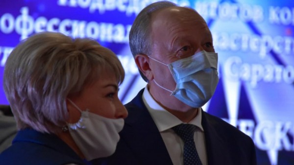 Губернатор области поздравил лучших работников культуры региона. Им вручили по 100 тысяч рублей
