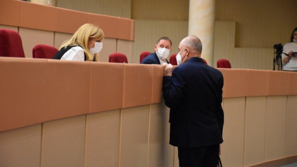 Саратовскую областную думу покинули еще два депутата
