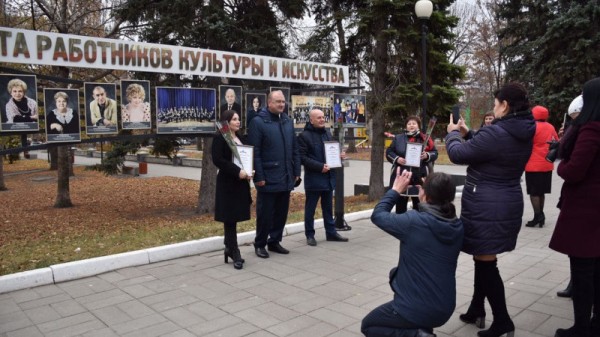 Саратовская Доска почета работников культуры обновилась и &laquo;переехала&raquo; от одного театра к другому
