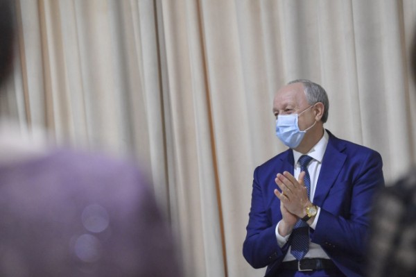 Ко Дню матери вручены почетные знаки Губернатора области «За достойное воспитание детей»