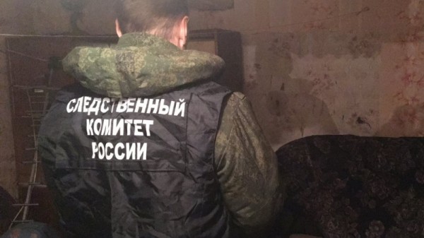 В частном доме нашли изрезанный труп женщины: неизвестный вонзил ей нож в грудь и в спину
