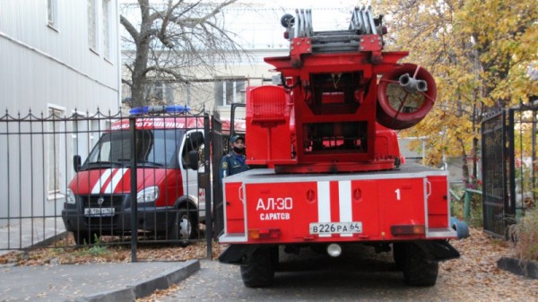 Ночью на пожаре у женщины обгорели ноги
