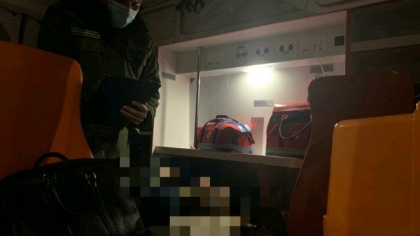 Саратовец с кровоподтеками скончался в машине &laquo;скорой помощи&raquo;: следователи намерены выяснить причину смерти
