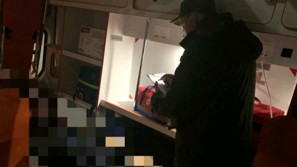 Саратовец с кровоподтеками скончался в машине &laquo;скорой помощи&raquo;: следователи намерены выяснить причину смерти
