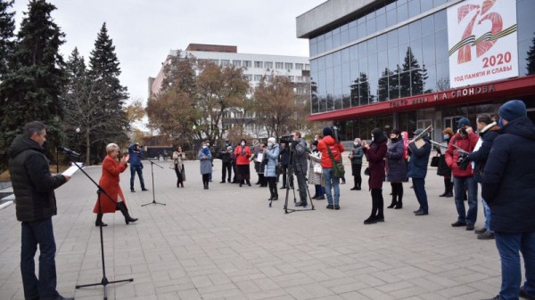 Саратовская Доска почета работников культуры обновилась и &laquo;переехала&raquo; от одного театра к другому
