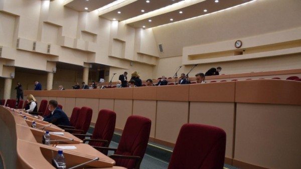 Саратовскую областную думу покинули еще два депутата
