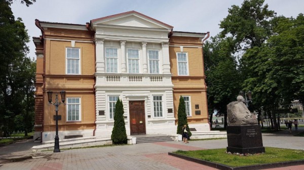 Саратовские картины отправят в Казань с вооруженной охраной
