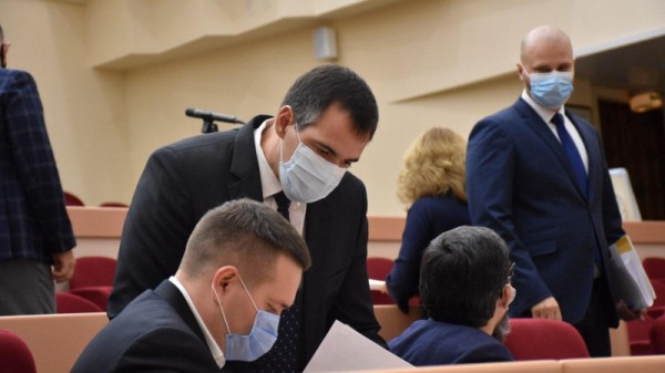 Саратовскую областную думу покинули еще два депутата
