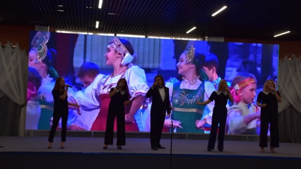 Губернатор области поздравил лучших работников культуры региона. Им вручили по 100 тысяч рублей
