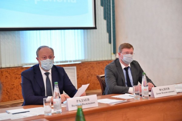 Валерий Радаев проверил организацию горячего питания младшеклассников в Петровском районе