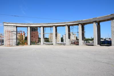 
Михаил Исаев указал рабочим, какие недочеты на стадионе "Спартак" нужно исправить 					