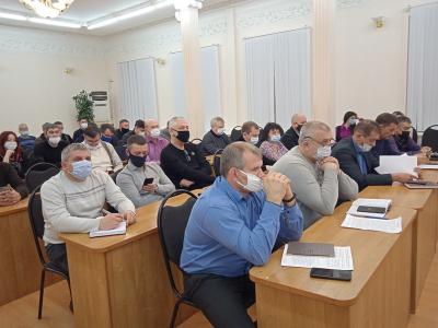 
Энгельсские чиновники признали нехватку рабочих для уборки снега					